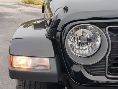2026 Jeep Gladiator — photo 10 view
