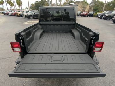2026 Jeep Gladiator — photo 14 view