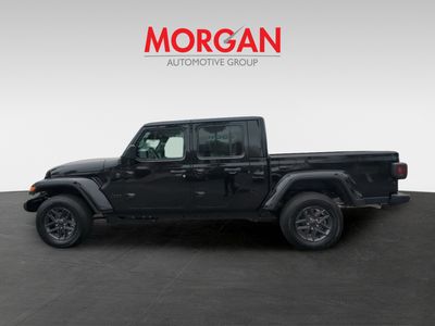 2026 Jeep Gladiator — photo 8 view