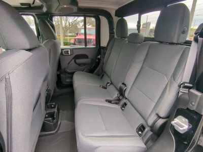 2026 Jeep Gladiator — photo 15 view