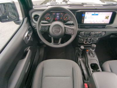 2026 Jeep Gladiator — photo 17 view