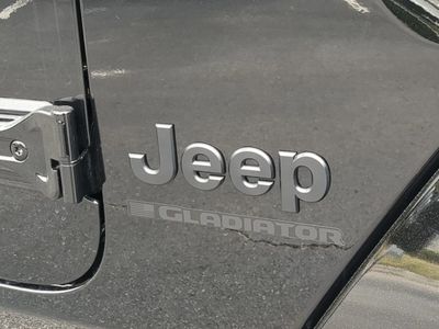 2026 Jeep Gladiator — photo 13 view