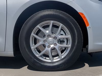 2026 Chrysler Pacifica — photo 11 view