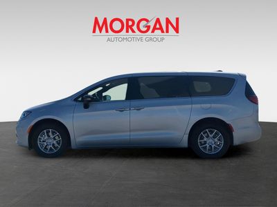 2026 Chrysler Pacifica — photo 8 view