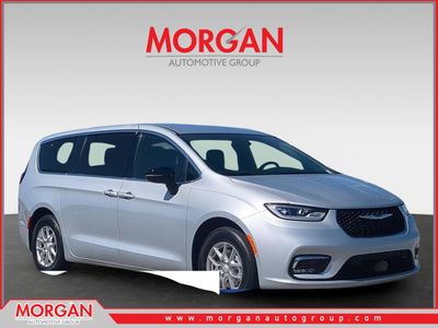 2026 Chrysler Pacifica Select in Silver — front three-quarter view