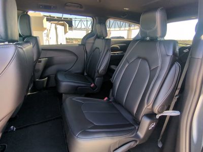 2026 Chrysler Pacifica — photo 17 view