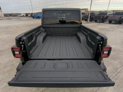 2026 Jeep Gladiator - Photo 14