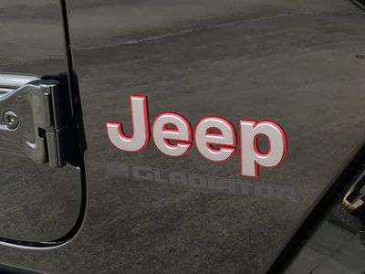 2026 Jeep Gladiator - Photo 13
