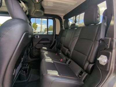 2026 Jeep Gladiator - Photo 15