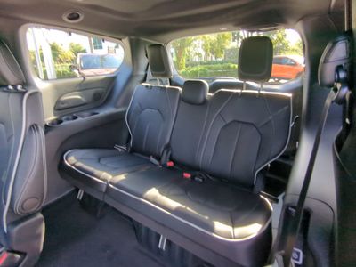 2026 Chrysler Pacifica - Photo 16