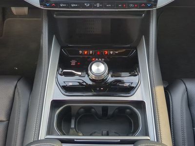 2026 Jeep Grand Wagoneer - Photo 23