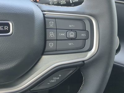2026 Jeep Grand Wagoneer - Photo 32