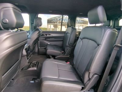 2026 Jeep Grand Wagoneer - Photo 17