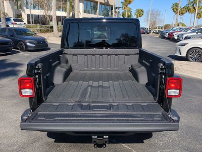 2026 Jeep Gladiator - Photo 14