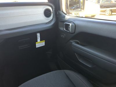 2026 Jeep Wrangler — photo 18 view