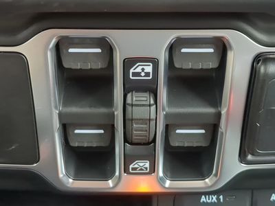 2026 Jeep Gladiator - Photo 27