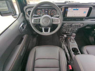 2026 Jeep Wrangler - Photo 18