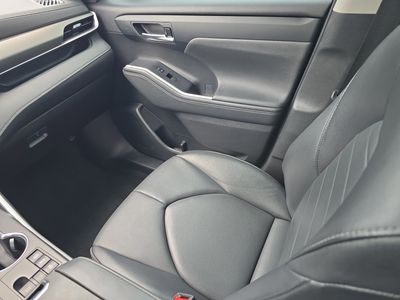 2023 Toyota Highlander - Photo 16