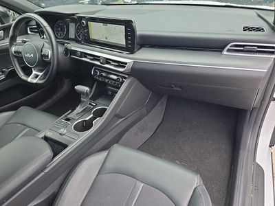 2023 Kia K5 - Photo 11