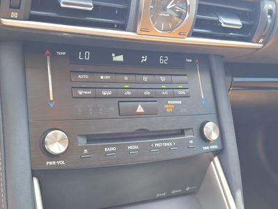 2018 Lexus IS - Photo 25