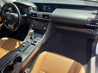 2018 Lexus IS - Photo 11