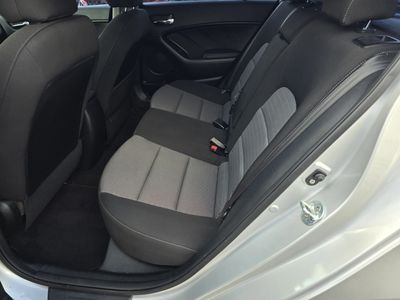 2016 Kia Forte 5-Door — photo 15 view