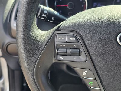 2016 Kia Forte 5-Door — photo 27 view