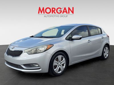 2016 Kia Forte 5-Door — rear three-quarter view