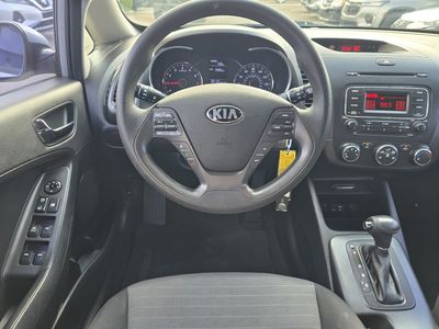 2016 Kia Forte 5-Door — photo 12 view