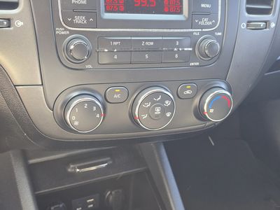 2016 Kia Forte 5-Door — photo 22 view