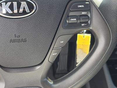 2016 Kia Forte 5-Door — photo 29 view
