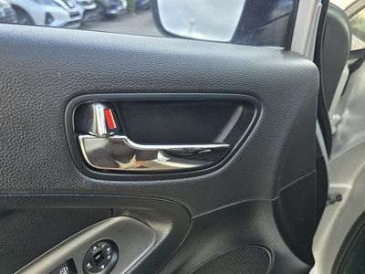 2016 Kia Forte 5-Door — photo 17 view