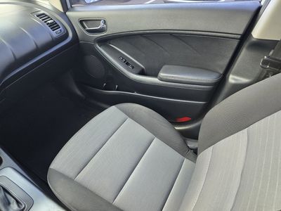 2016 Kia Forte 5-Door — photo 14 view