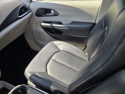 2024 Chrysler Pacifica - Photo 16