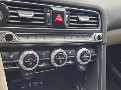 2021 Genesis G70 - Photo 25