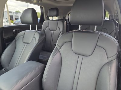2025 Kia Sorento - Photo 22