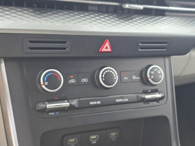 2024 Kia Carnival - Photo 25