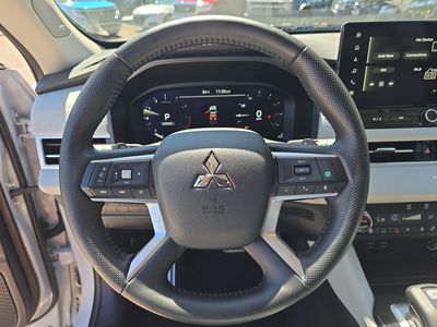 2025 Mitsubishi Outlander - Photo 32