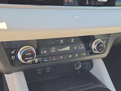 2025 Mitsubishi Outlander - Photo 26