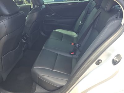 2021 Lexus ES - Photo 16