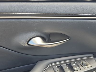2021 Lexus ES - Photo 18
