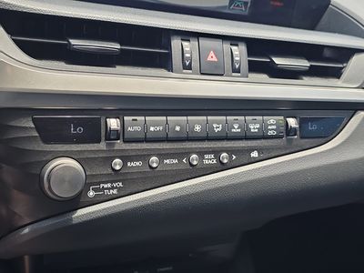 2021 Lexus ES - Photo 25