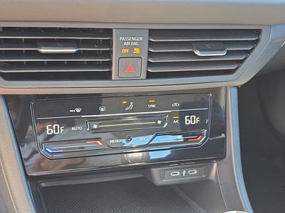 2025 Volkswagen Jetta - Photo 24