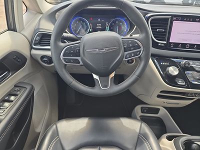 2023 Chrysler Pacifica - Photo 14