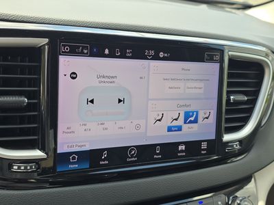 2023 Chrysler Pacifica - Photo 24