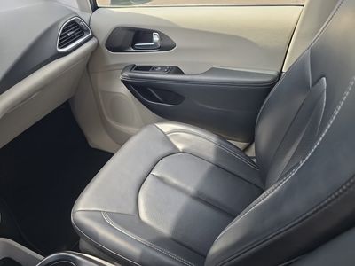 2023 Chrysler Pacifica - Photo 16