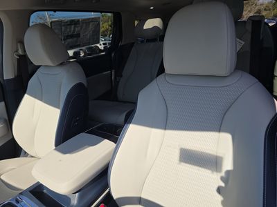 2026 Kia Carnival Hybrid - Photo 25