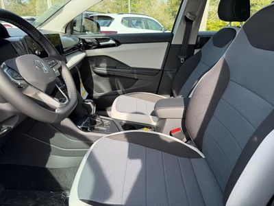 2026 Volkswagen Taos - Photo 15