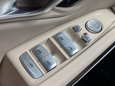 2025 BMW 3 Series - Photo 17