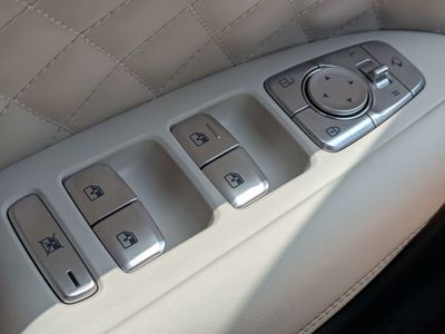 2025 Genesis G70 - Photo 21